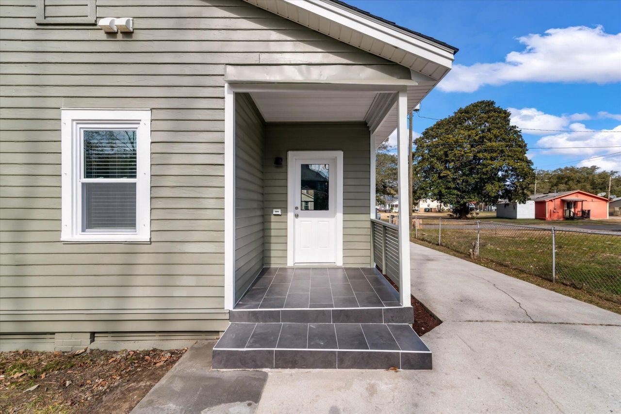 1905 English Street Photo 29