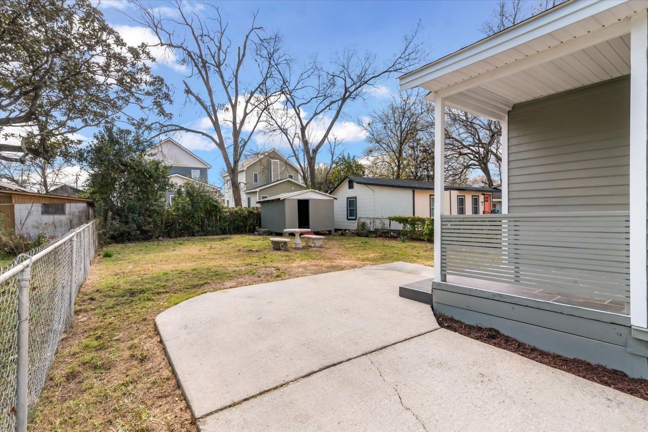 1905 English Street Photo 30