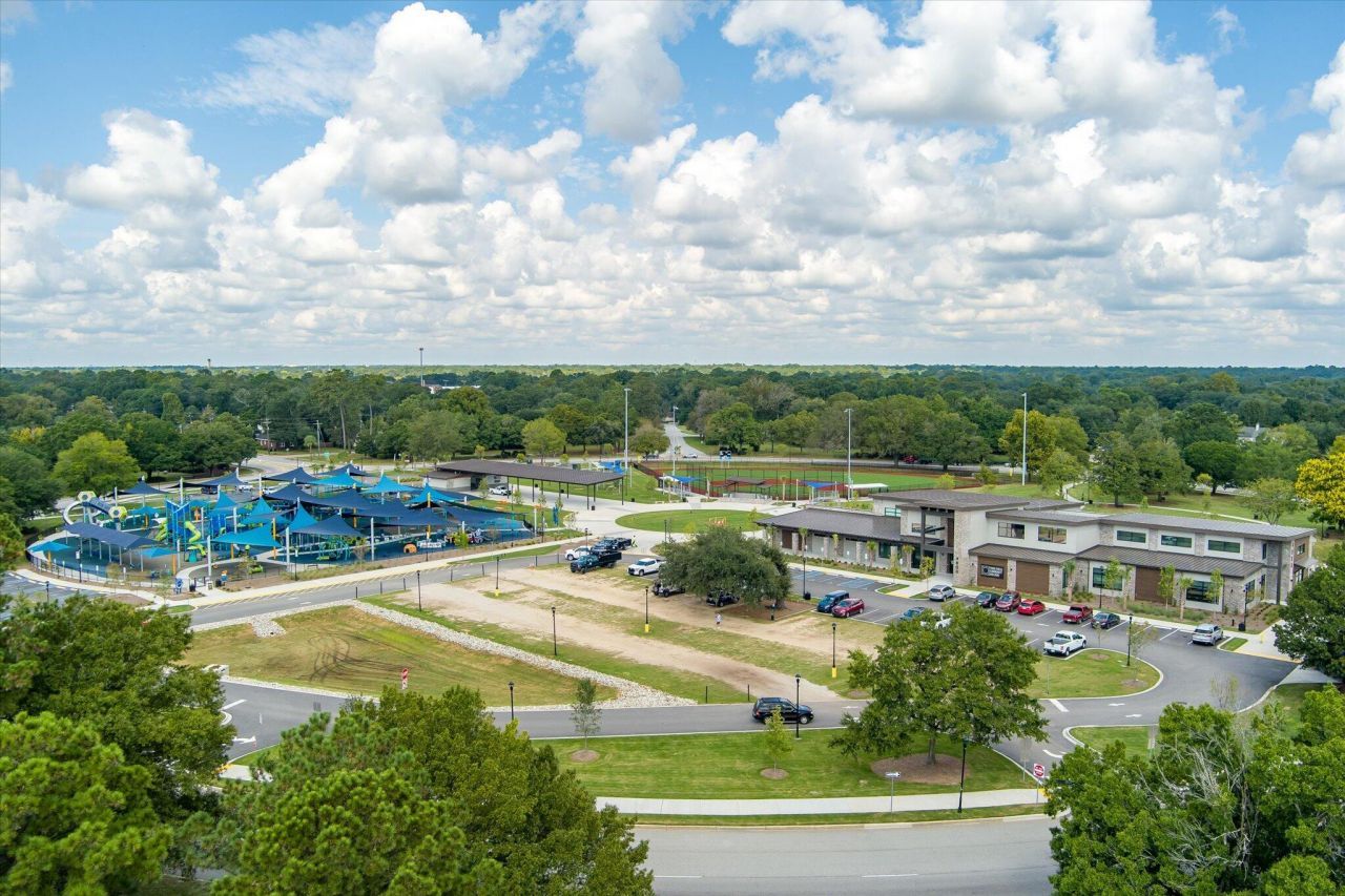 1905 English Street Photo 31