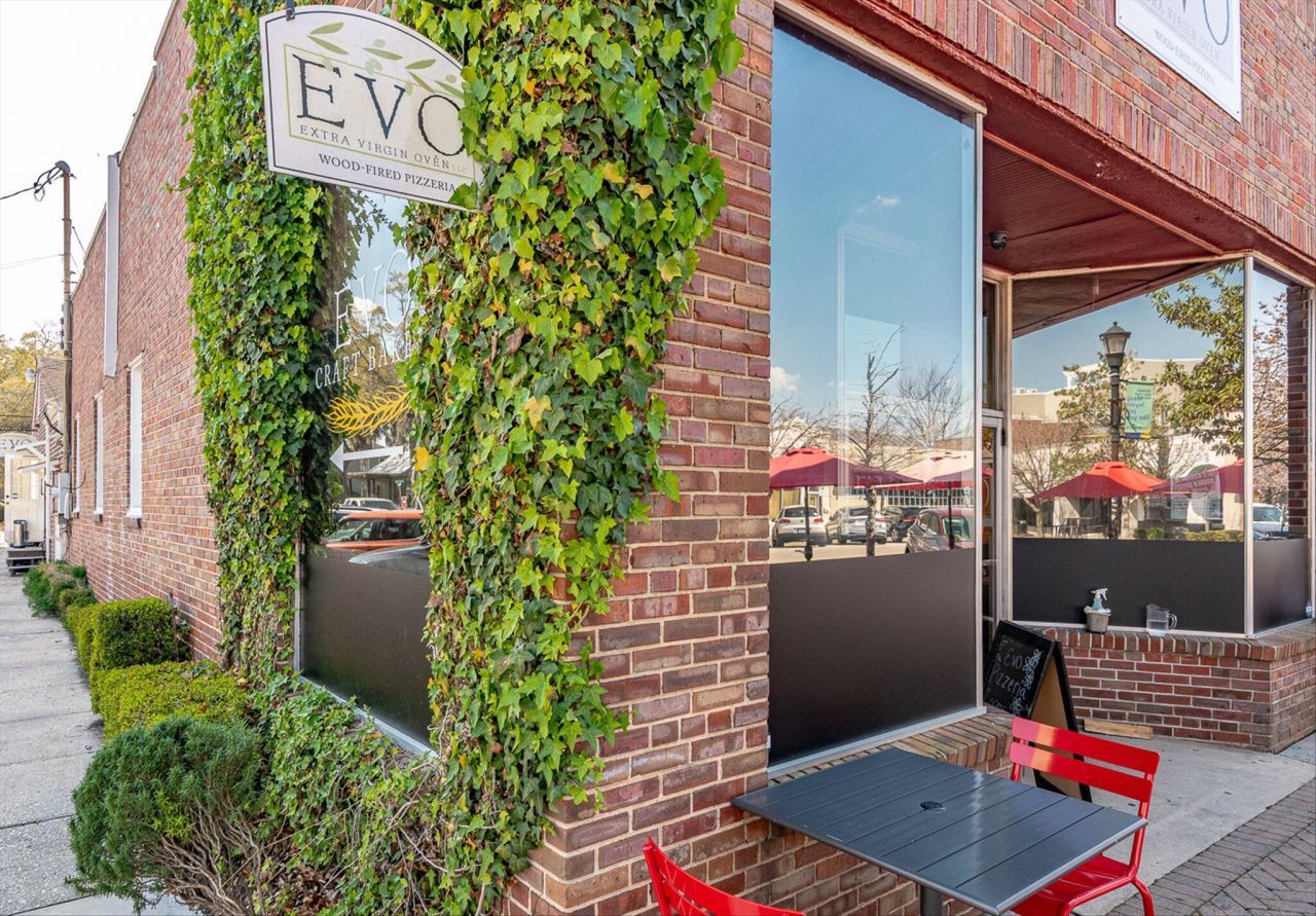 1905 English Street Photo 38