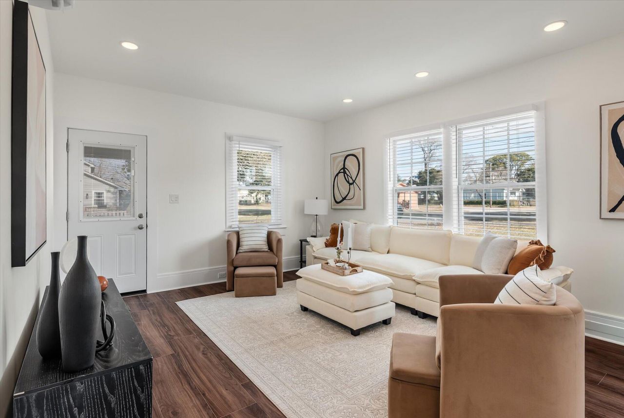 1905 English Street Photo 8