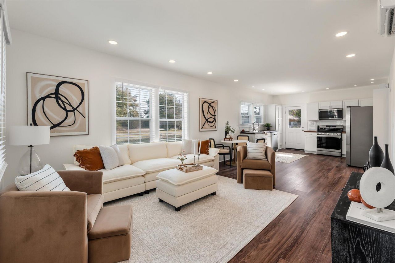 1905 English Street Photo 9