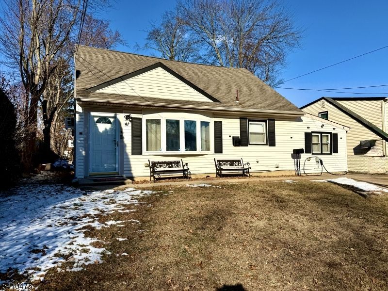 41 Pinetree Dr, Sayreville, NJ 08859 Main Photo
