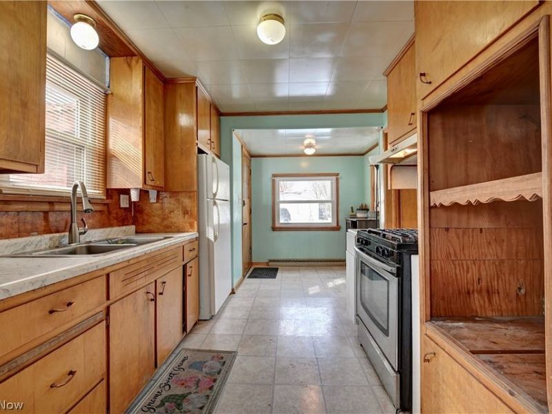 335 2nd Drive NW, New Philadelphia, OH 44663 Photo 3