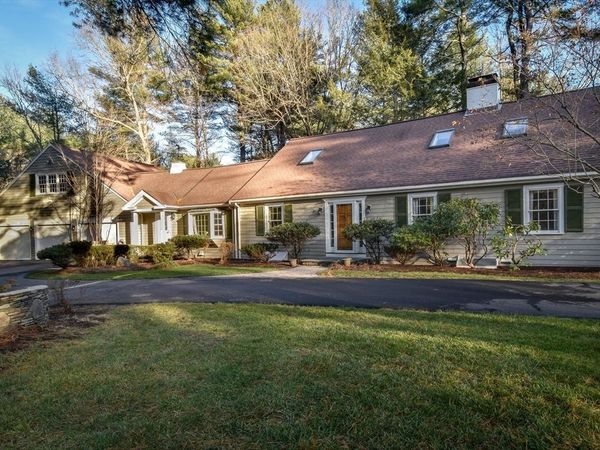 9 Buttercup Ln, Dover, MA 02030