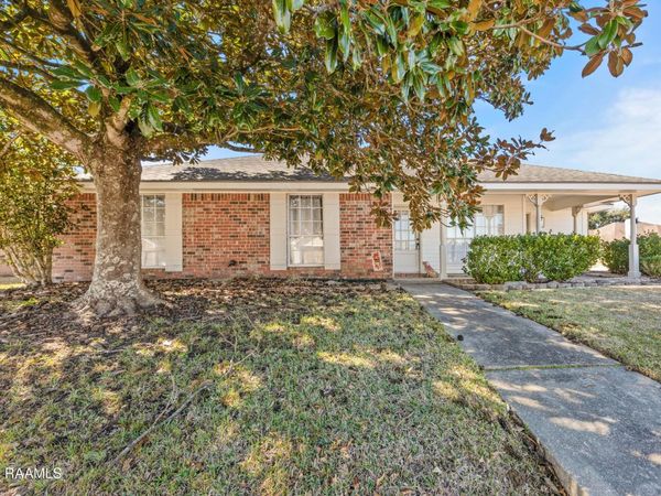 313 Wallingsford Circle, Youngsville, LA 70592