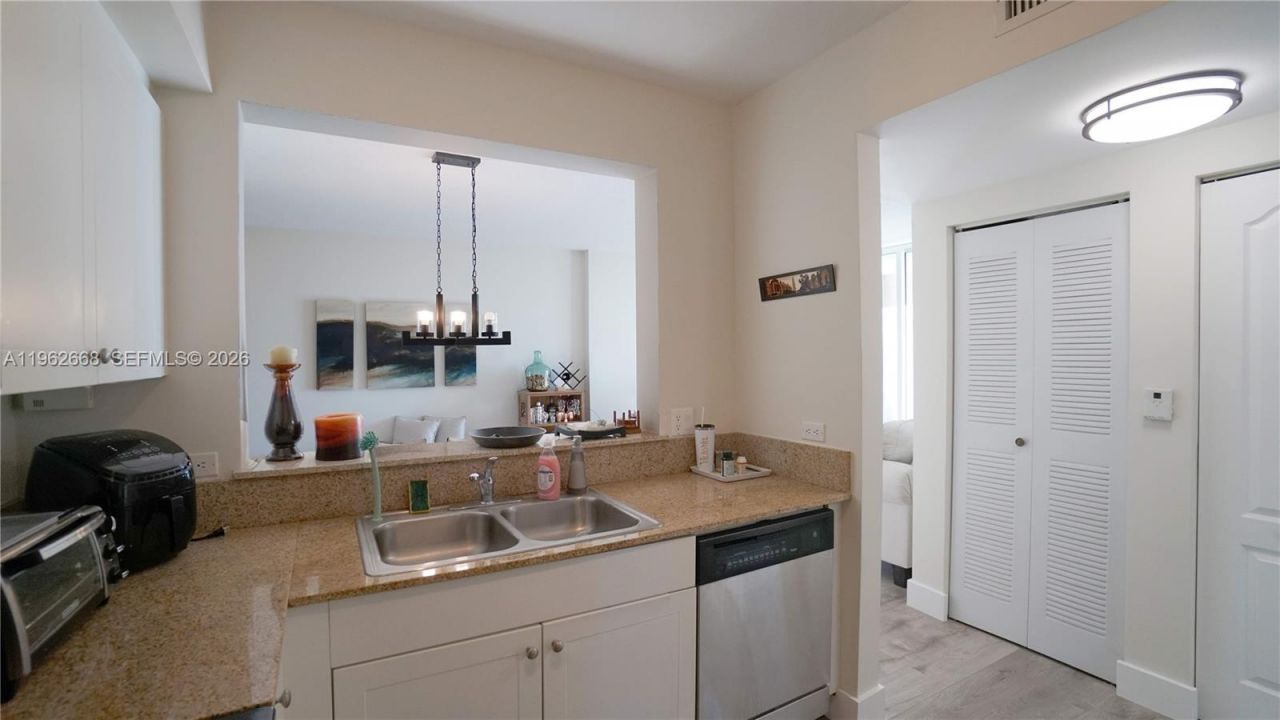 117 NW 42nd Ave , Unit 708, Miami, FL 33126 Photo