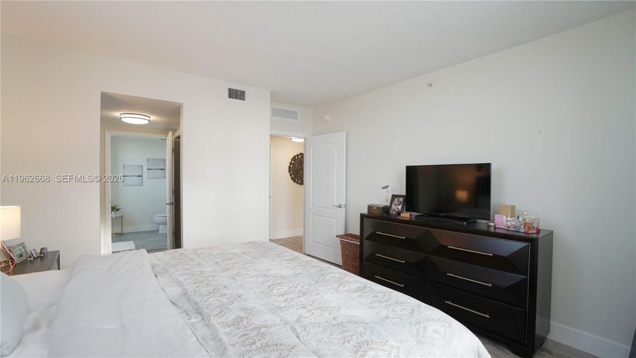 117 NW 42nd Ave , Unit 708, Miami, FL 33126 Photo
