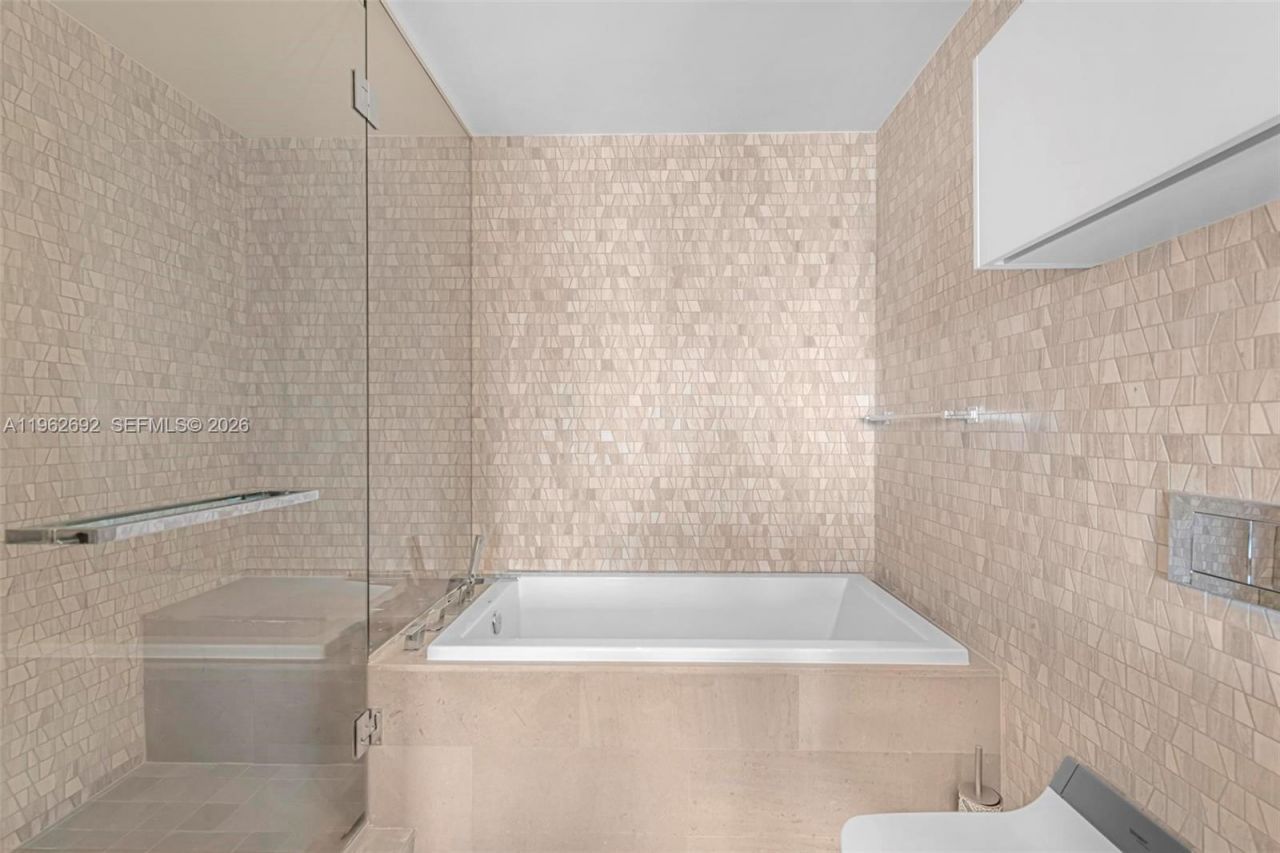 88 SW 7th St, Unit 3806, Miami, FL 33130 Photo