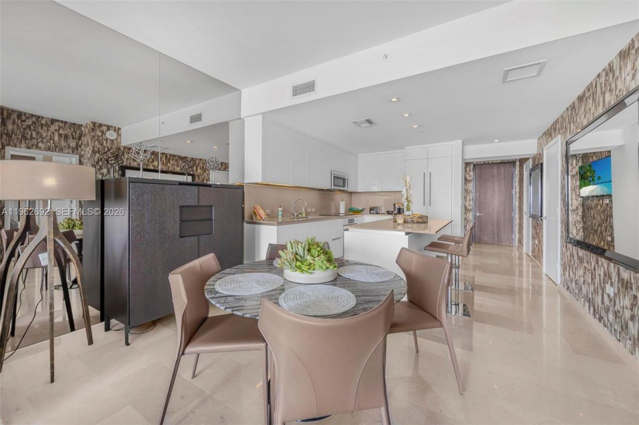88 SW 7th St, Unit 3806, Miami, FL 33130 Photo
