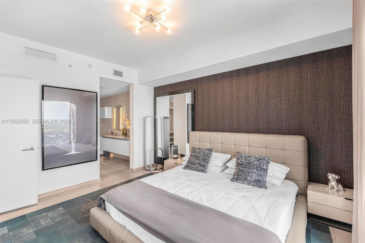 88 SW 7th St, Unit 3806, Miami, FL 33130 Photo