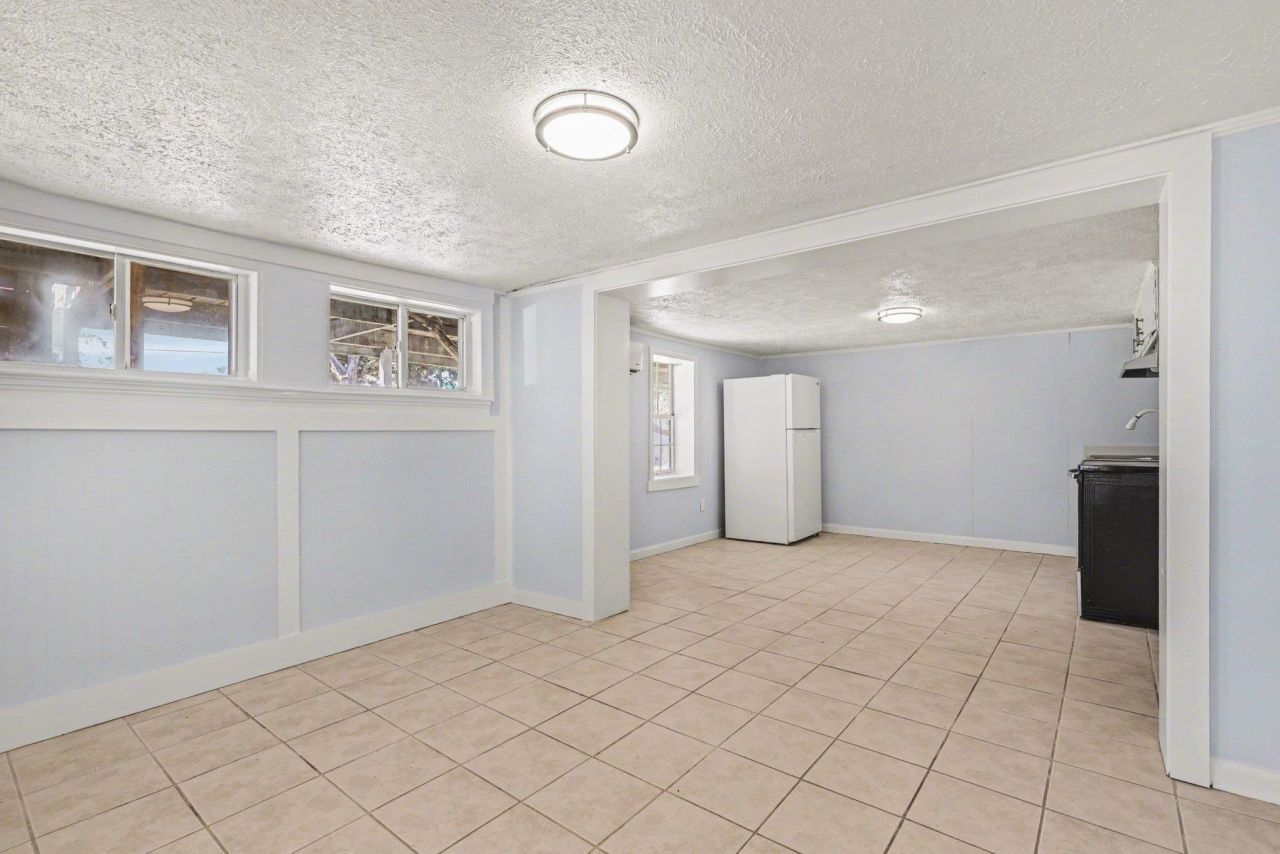 1710 Holly Dr.  Photo 7