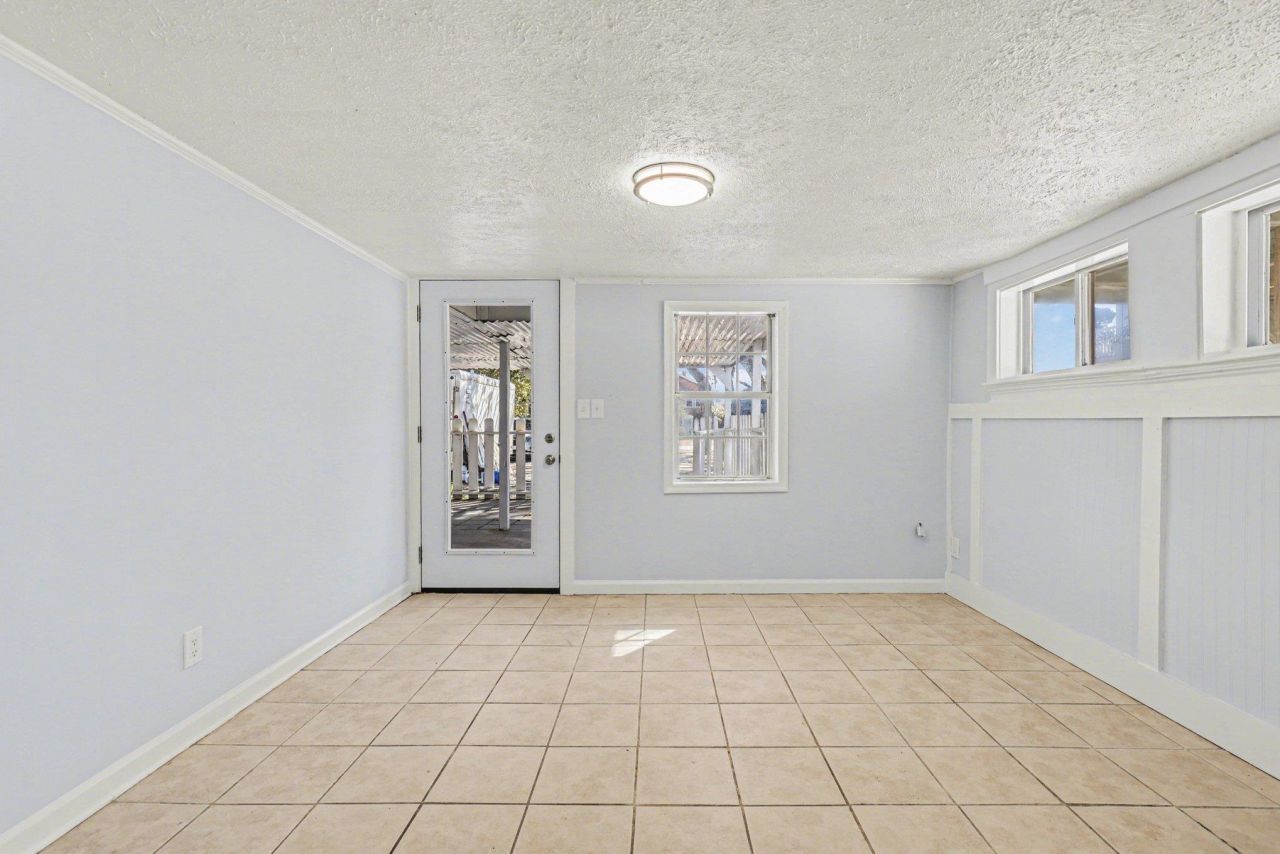 1710 Holly Dr.  Photo 8