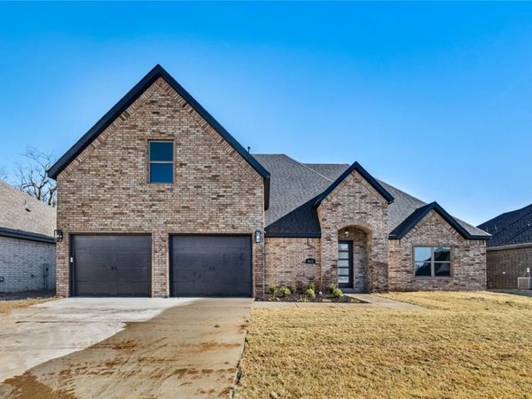 4656 W Triangle Street, Fayetteville, AR 72704