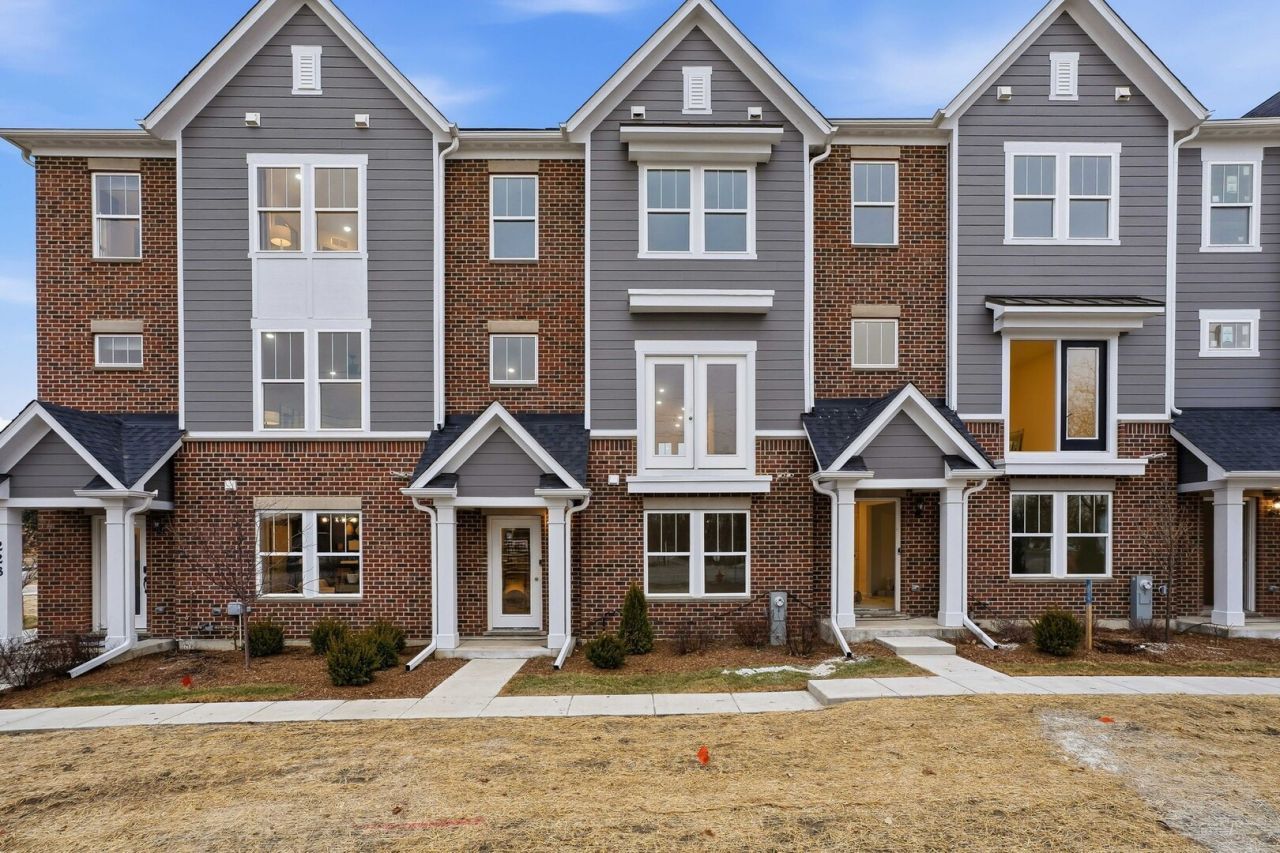 244 Warren Lane, Unit 11249, Schaumburg, IL 60193 Main Photo