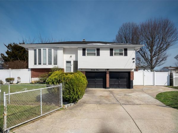 23 Frank Street, Brentwood, NY 11717