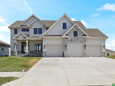 10406 S 118 Street, Papillion, NE 68046