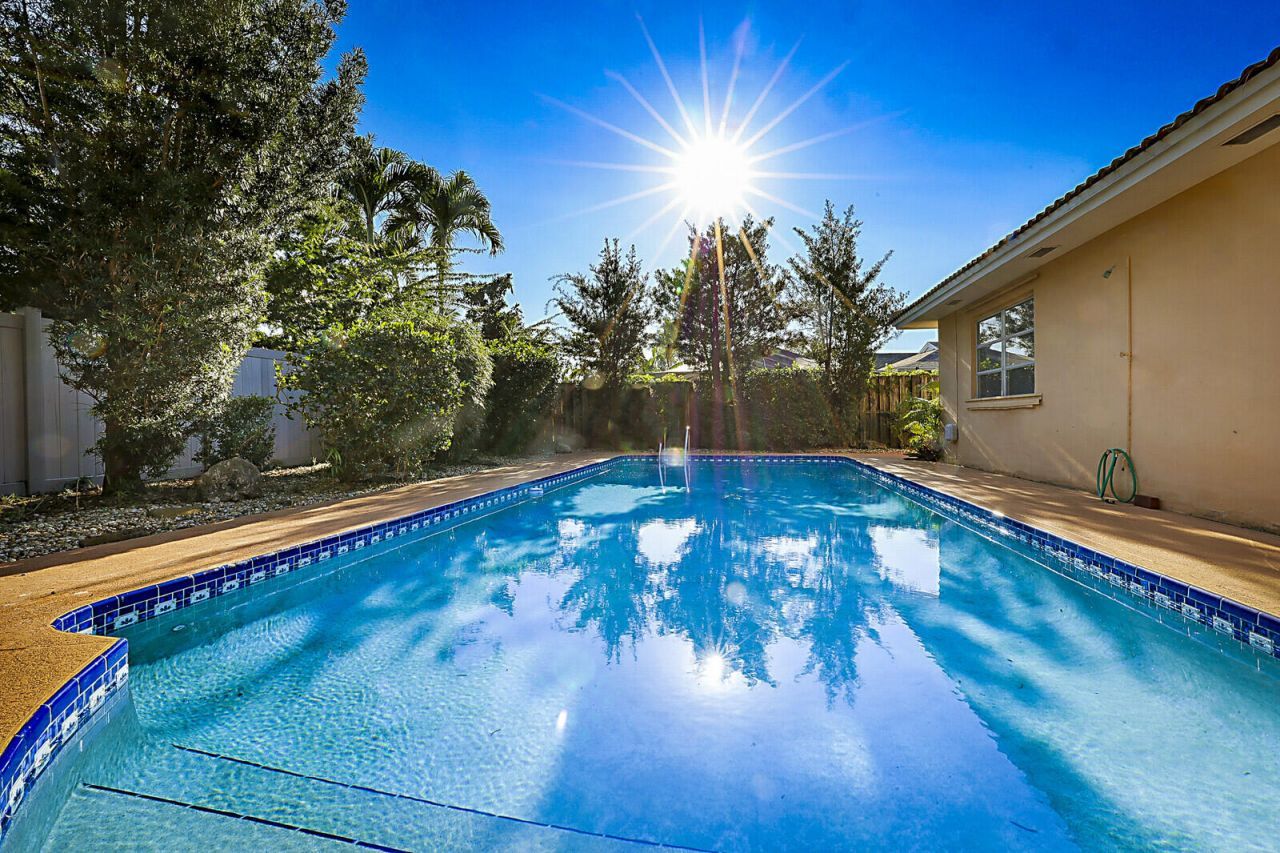 4238 Magnolia Street, Palm Beach Gardens, FL 33418 Photo