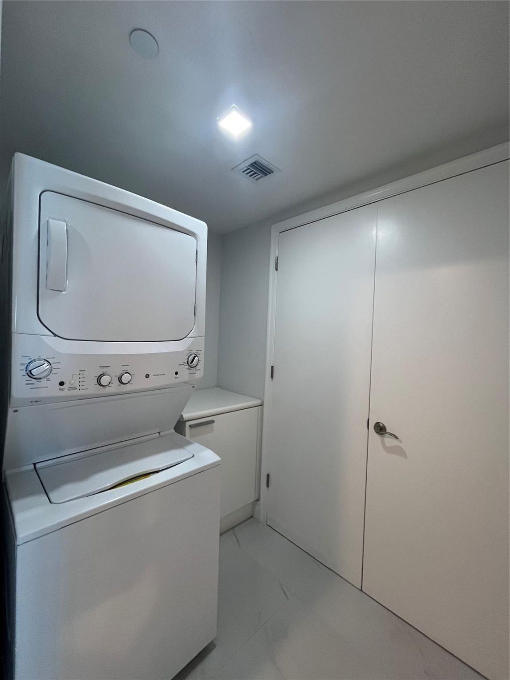 2650 Lake Shore Drive, Unit 803, Riviera Beach, FL 33404 Photo