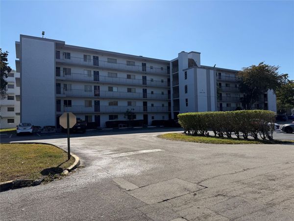 8620 N Sherman Circle, Unit 204, Miramar, FL 33025
