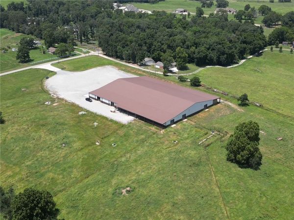 . NE Douglas Cemetery Road, Gentry, AR 72734
