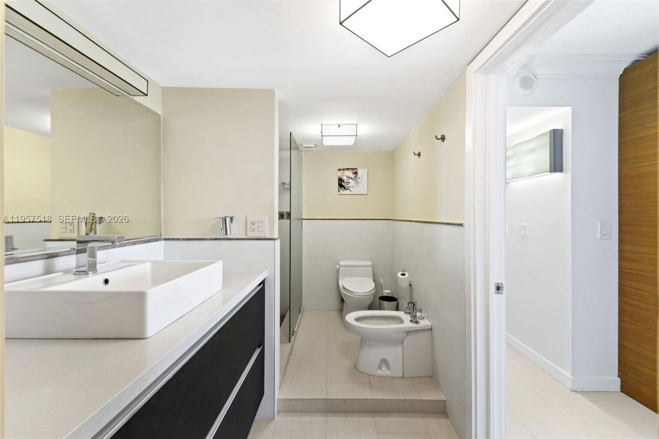 2655 Collins Ave, Unit 2301, Miami Beach, FL 33140 Photo