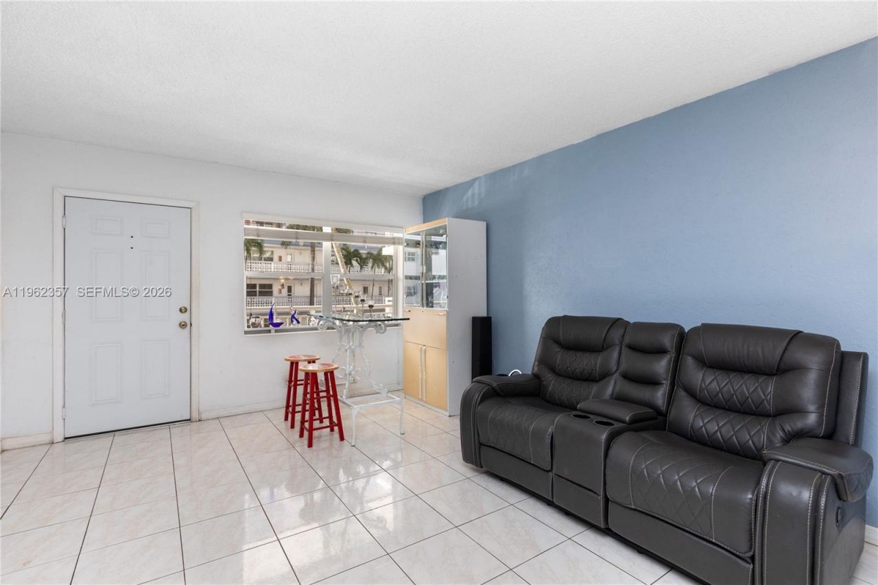 3127 S Ocean Dr , Unit 219, Hallandale Beach, FL 33009 Photo