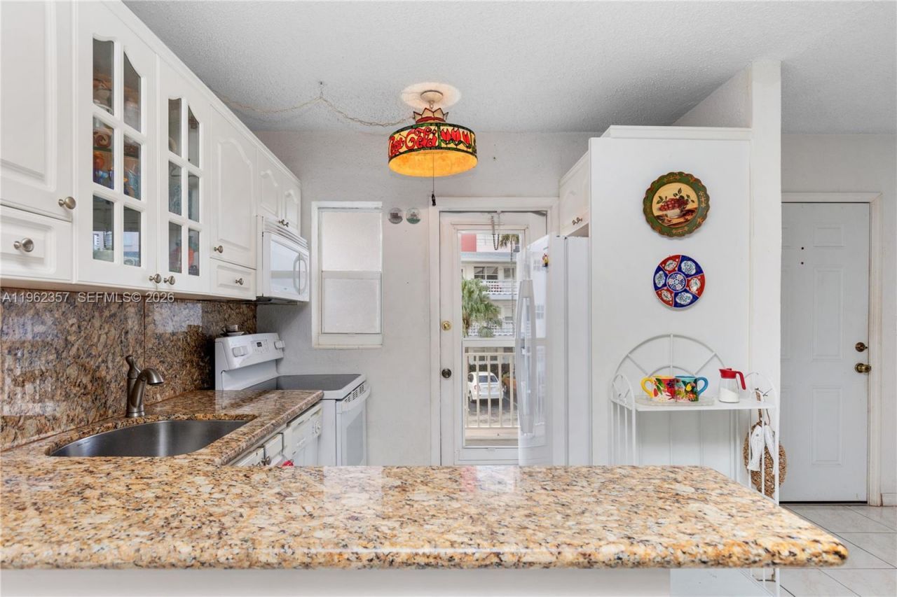 3127 S Ocean Dr , Unit 219, Hallandale Beach, FL 33009 Photo