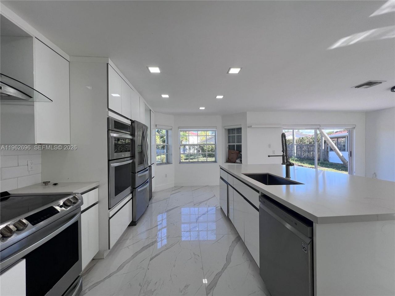 109 Gables Blvd, Weston, FL 33326 Photo