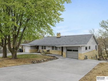 4660 Frances Street, Omaha, NE 68106