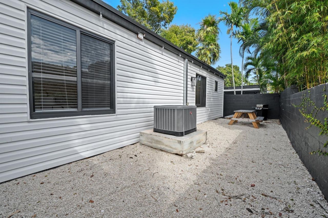 1620 NE 7th Street, Fort Lauderdale, FL 33304 Photo