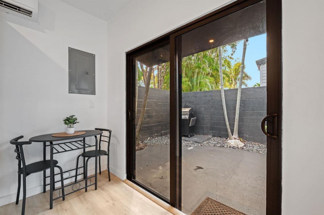 1620 NE 7th Street, Fort Lauderdale, FL 33304 Photo