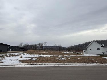 805 Bridle Lane, La Crescent, MN 55947