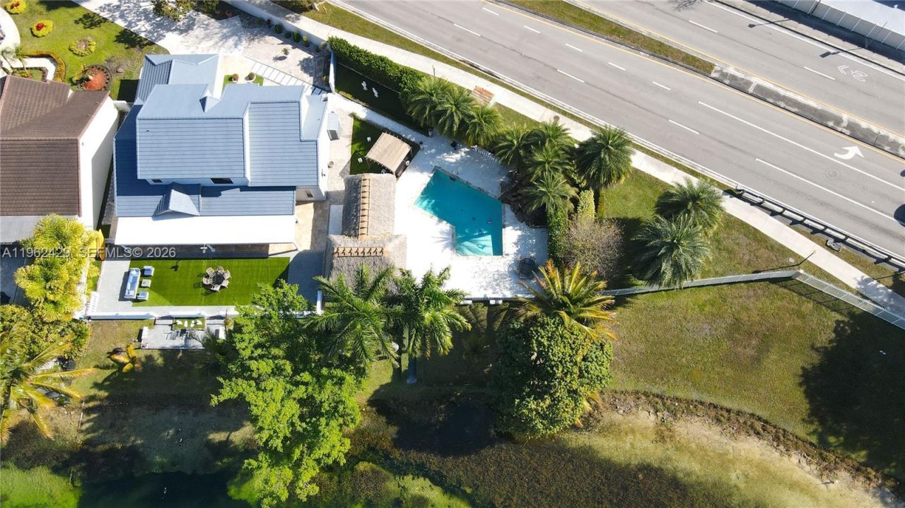 19230 NW 87th Pl, Hialeah, FL 33018 Photo