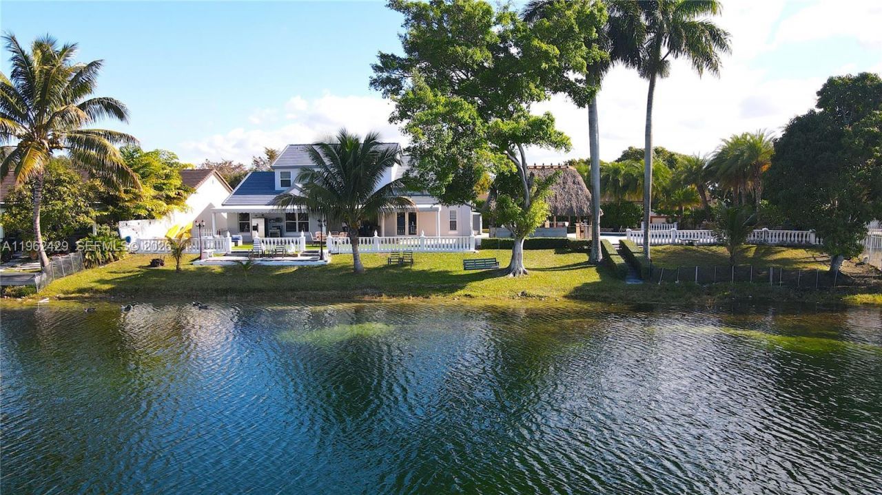 19230 NW 87th Pl, Hialeah, FL 33018 Photo