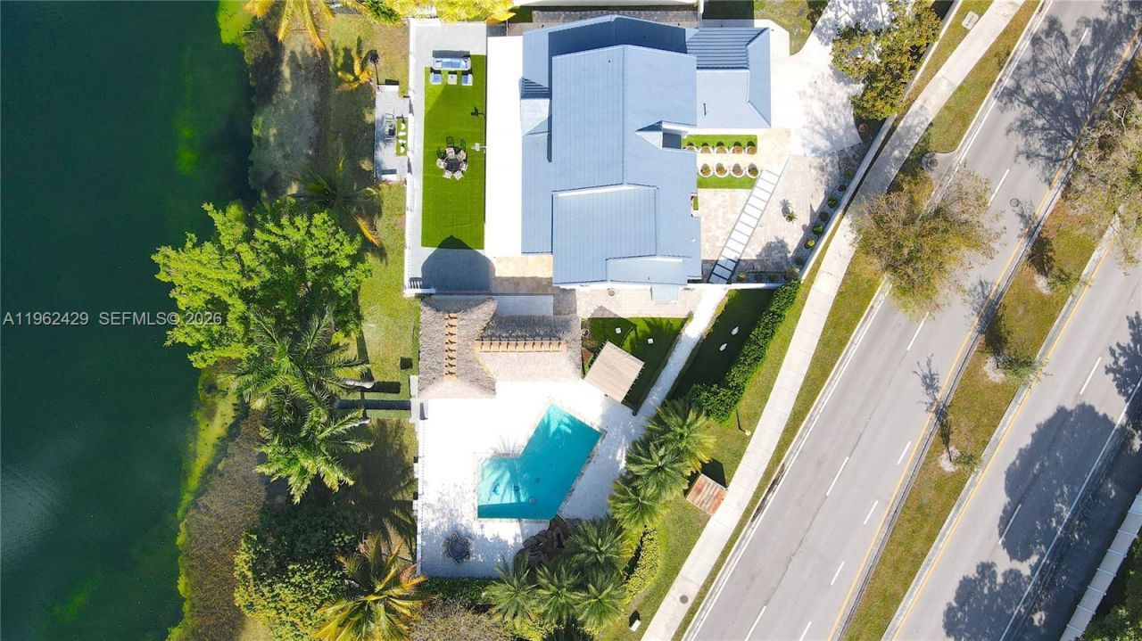 19230 NW 87th Pl, Hialeah, FL 33018 Photo