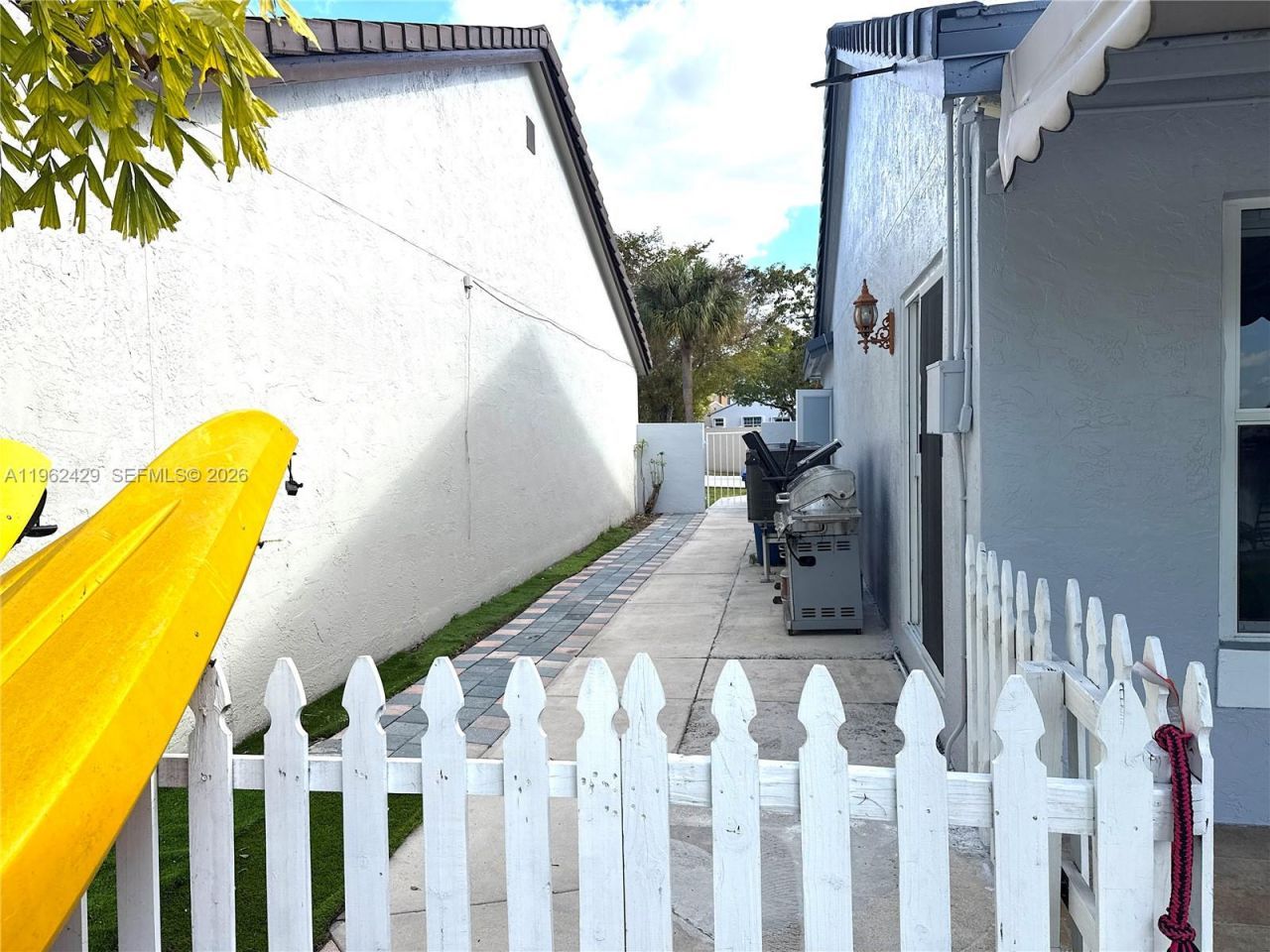 19230 NW 87th Pl, Hialeah, FL 33018 Photo