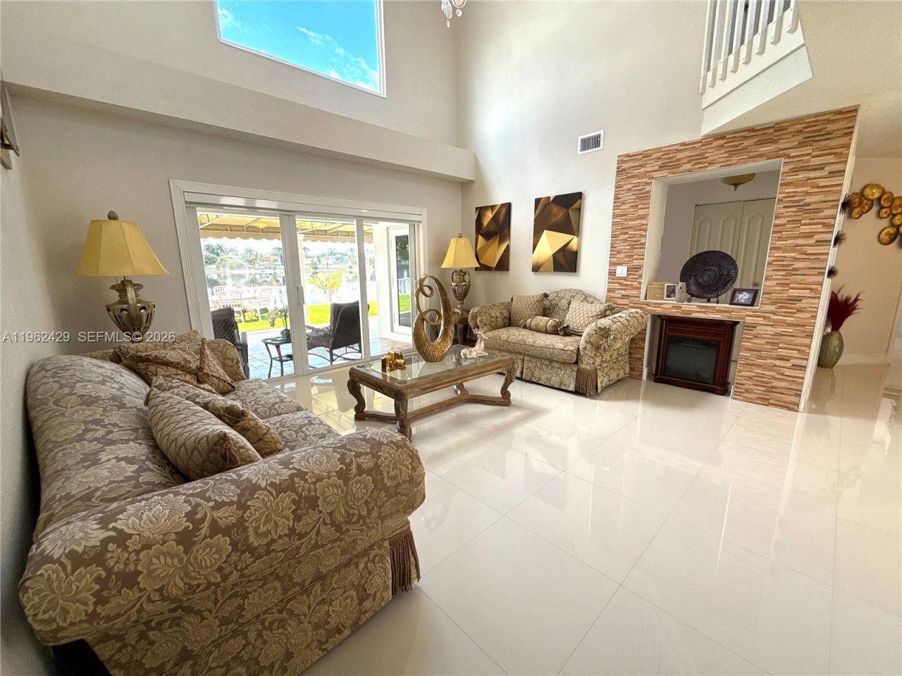 19230 NW 87th Pl, Hialeah, FL 33018 Photo