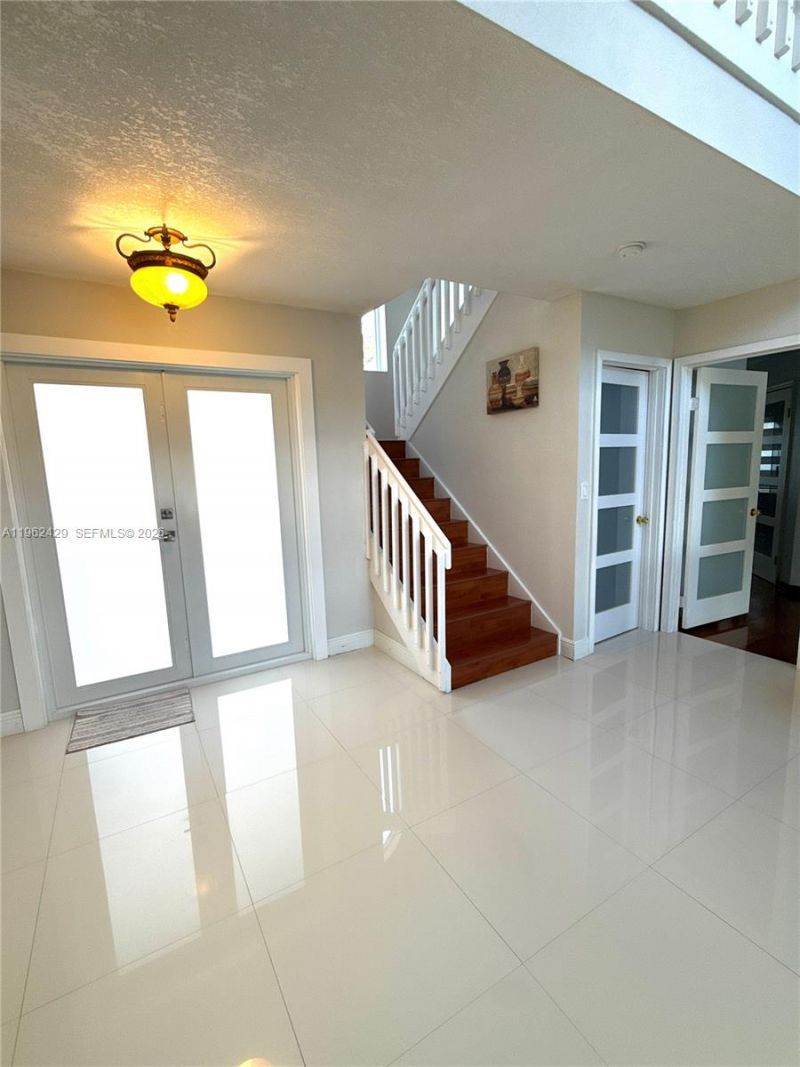 19230 NW 87th Pl, Hialeah, FL 33018 Photo