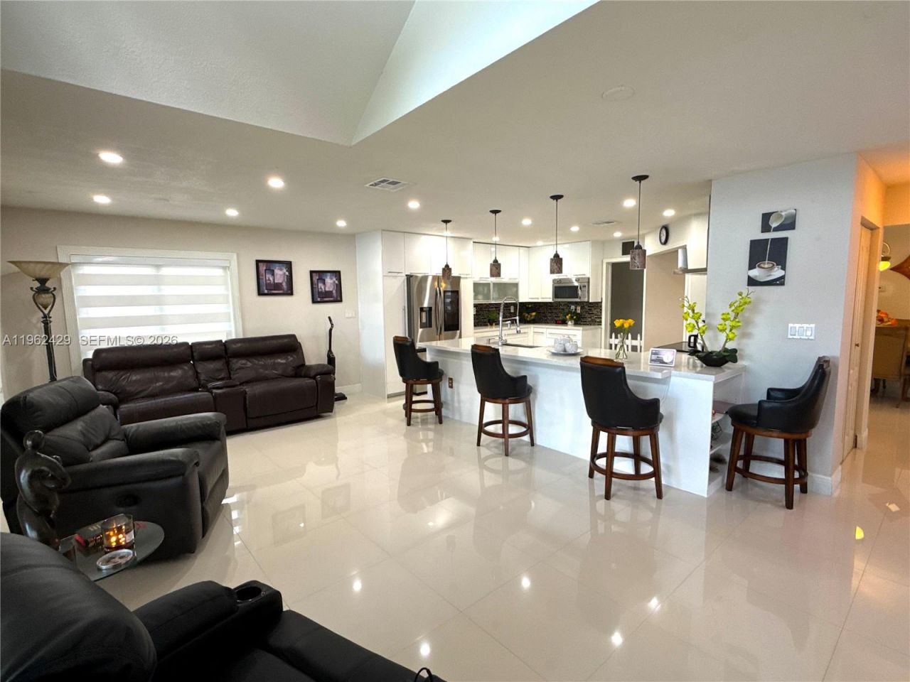 19230 NW 87th Pl, Hialeah, FL 33018 Photo