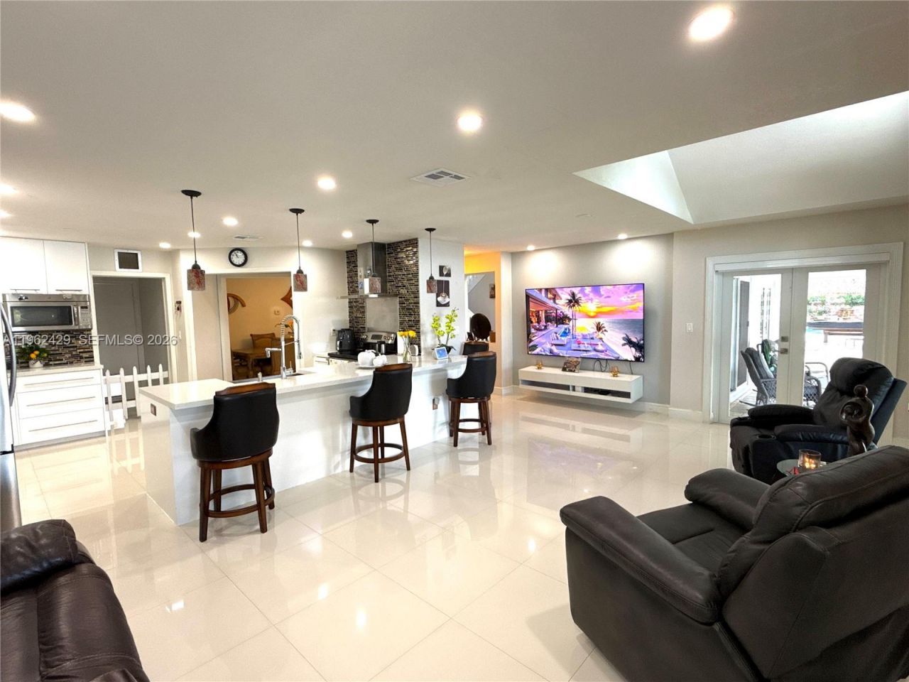 19230 NW 87th Pl, Hialeah, FL 33018 Photo