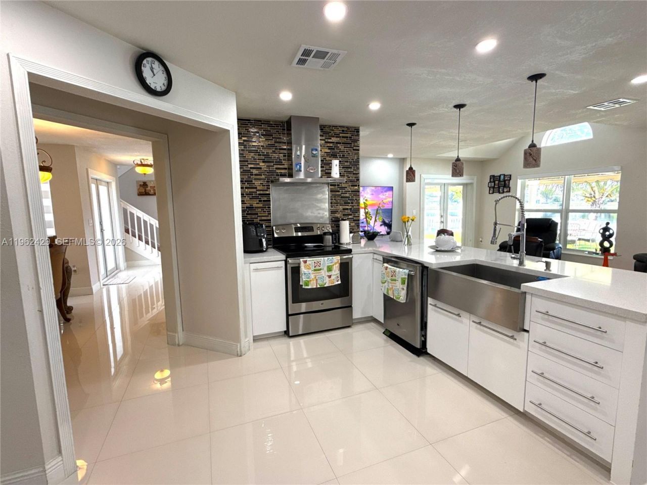 19230 NW 87th Pl, Hialeah, FL 33018 Photo