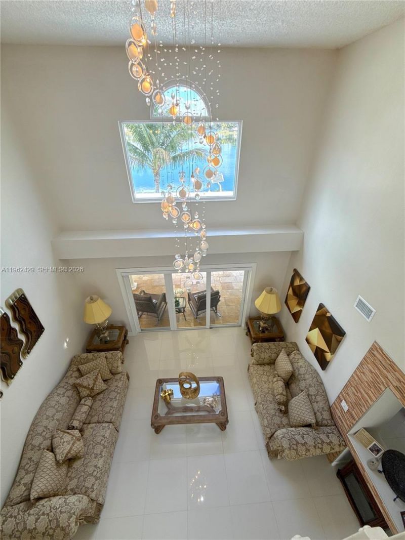 19230 NW 87th Pl, Hialeah, FL 33018 Photo