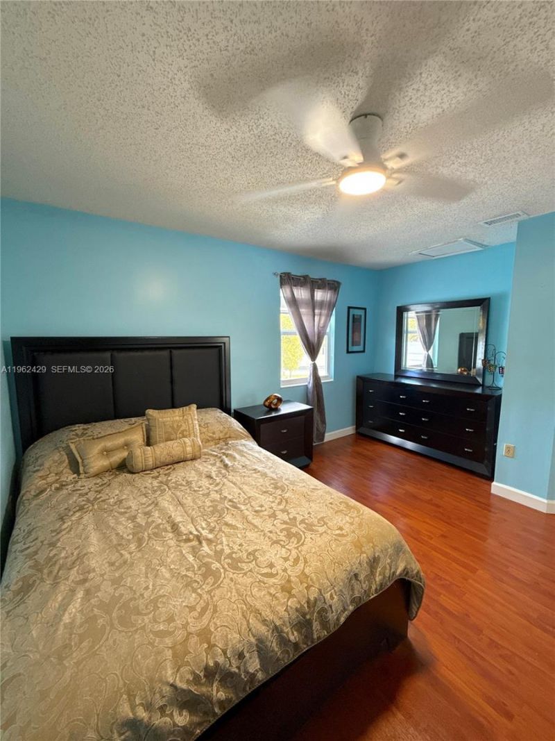 19230 NW 87th Pl, Hialeah, FL 33018 Photo