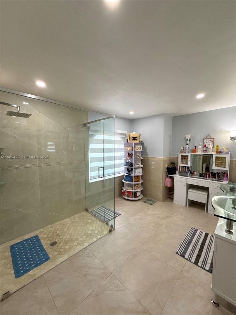 19230 NW 87th Pl, Hialeah, FL 33018 Photo