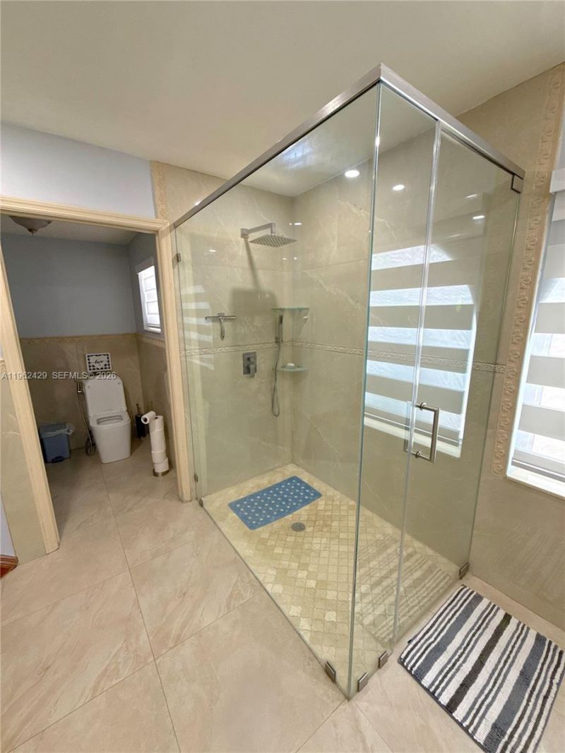 19230 NW 87th Pl, Hialeah, FL 33018 Photo