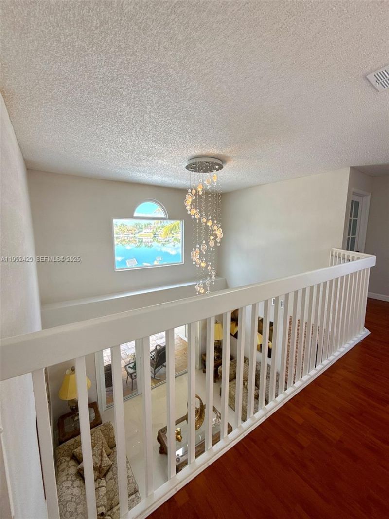 19230 NW 87th Pl, Hialeah, FL 33018 Photo