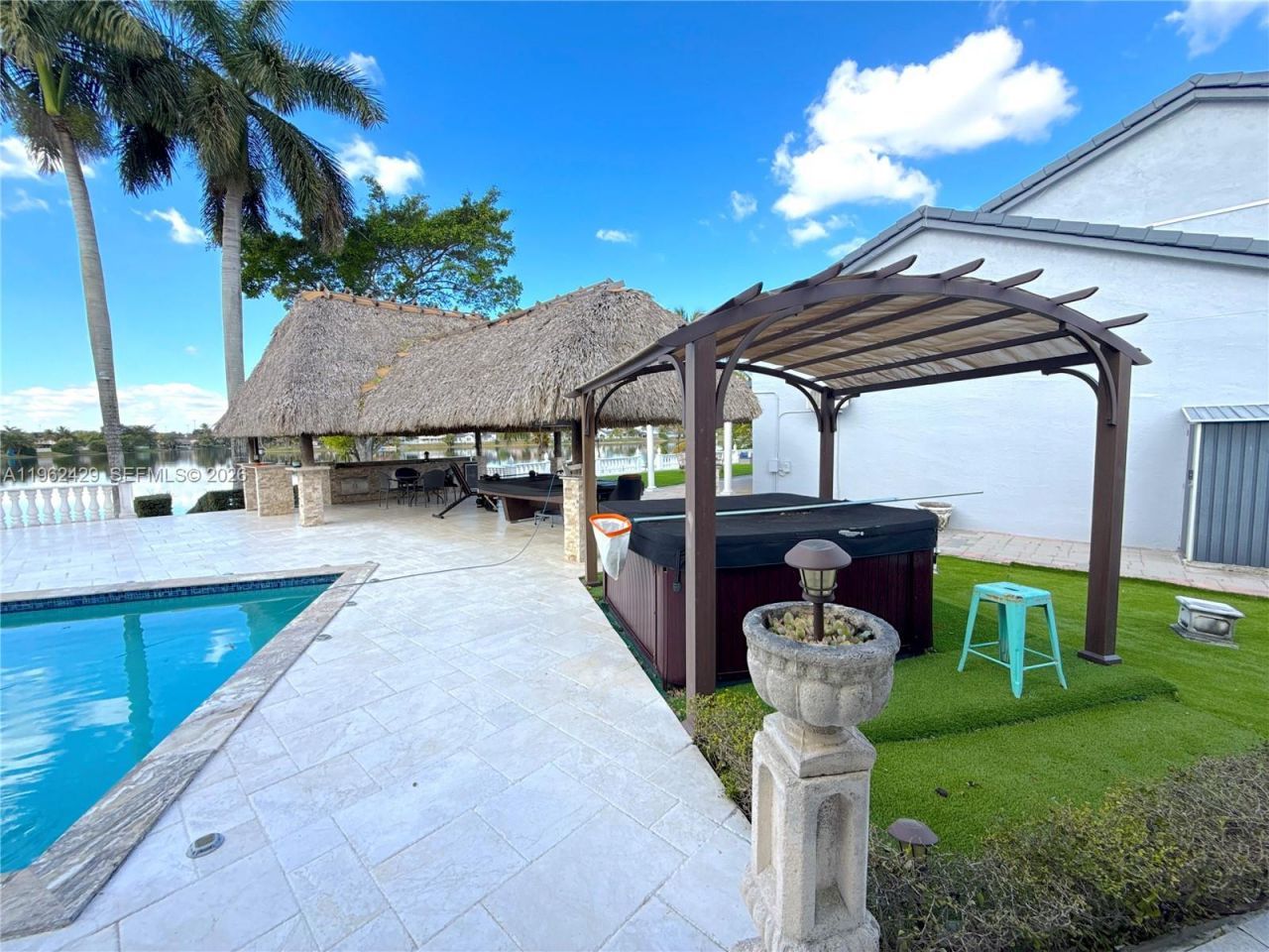 19230 NW 87th Pl, Hialeah, FL 33018 Photo