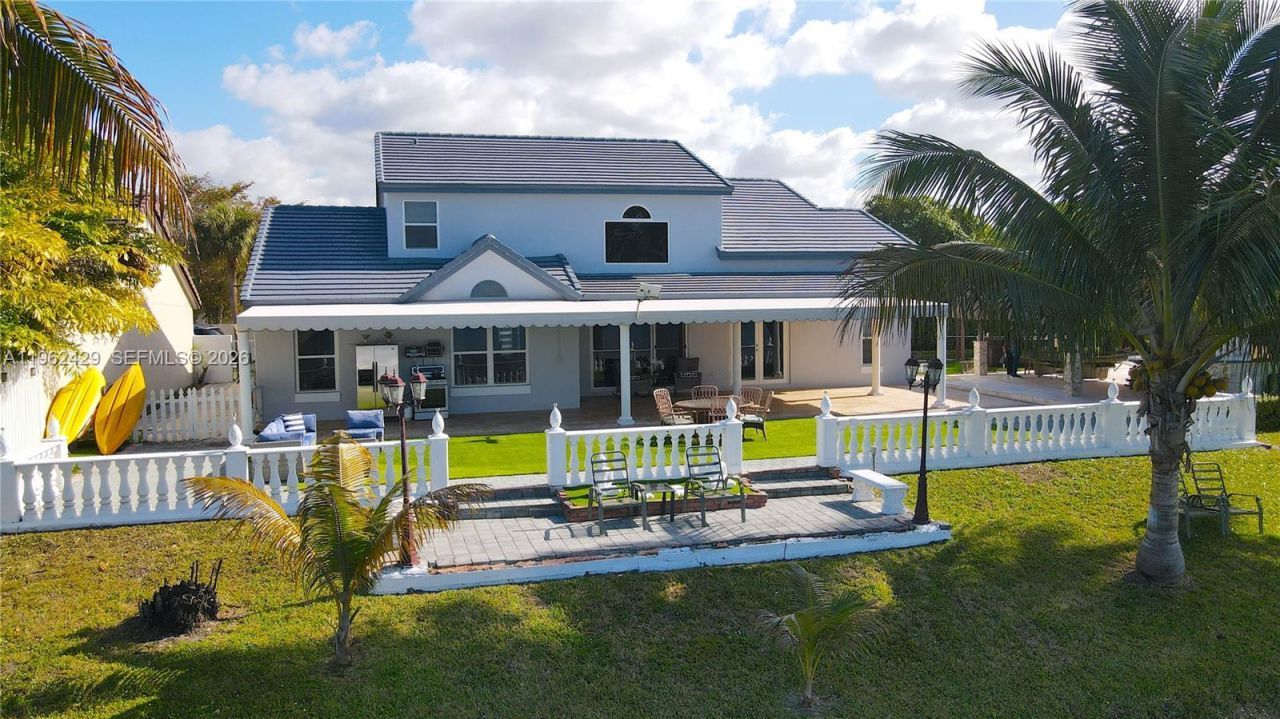 19230 NW 87th Pl, Hialeah, FL 33018 Photo