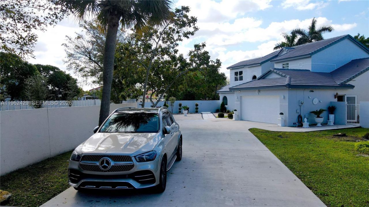 19230 NW 87th Pl, Hialeah, FL 33018 Photo